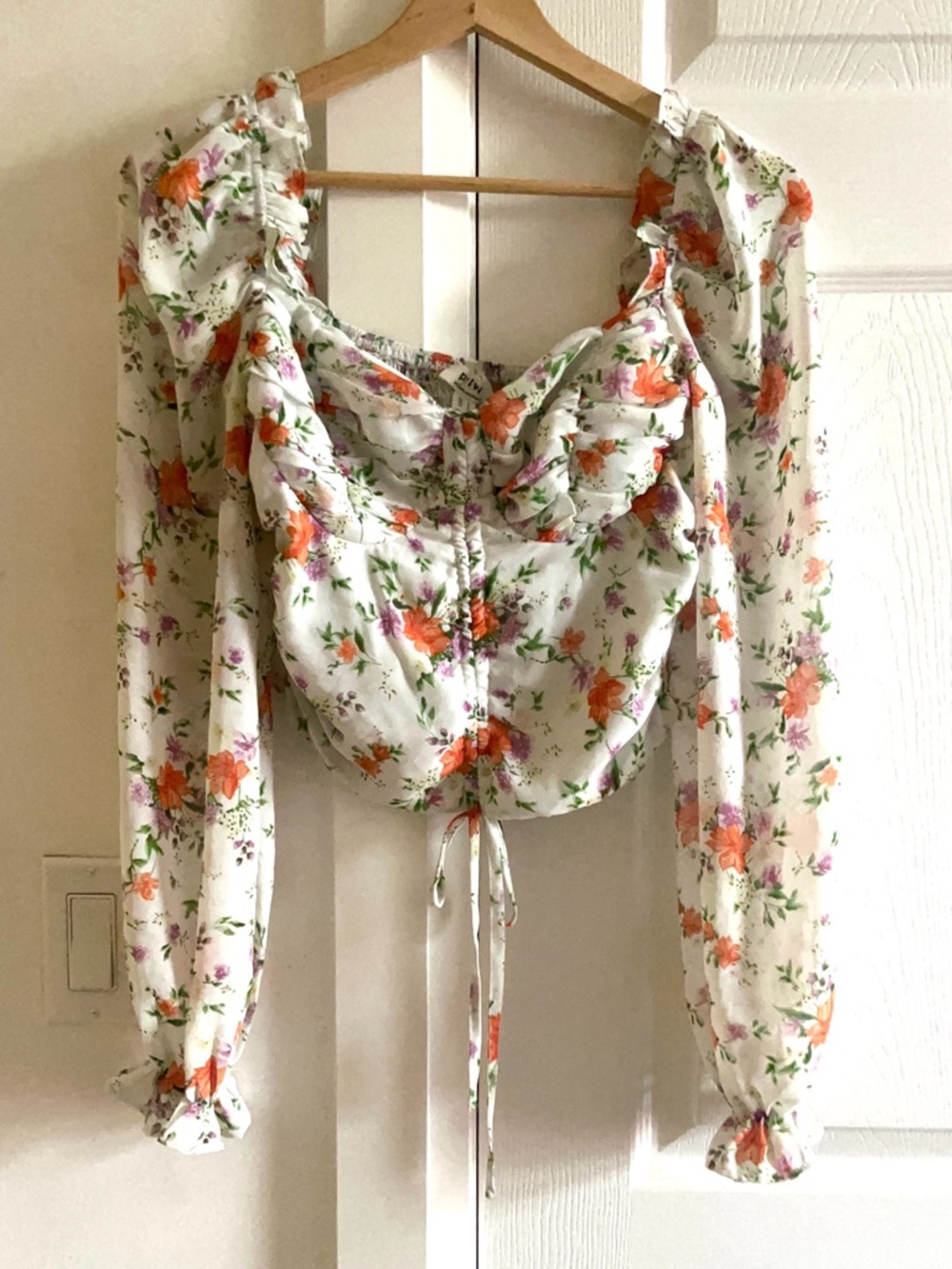 Privy Floral Ruched Feminine Long-Sleeve White with Orange Pink Crop Blouse SZ S